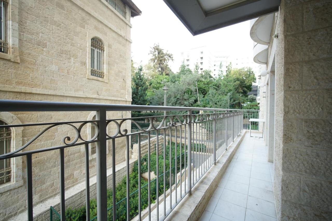 Harav Kuk Modern Apartment By Nimizz Jerusalem Exterior photo
