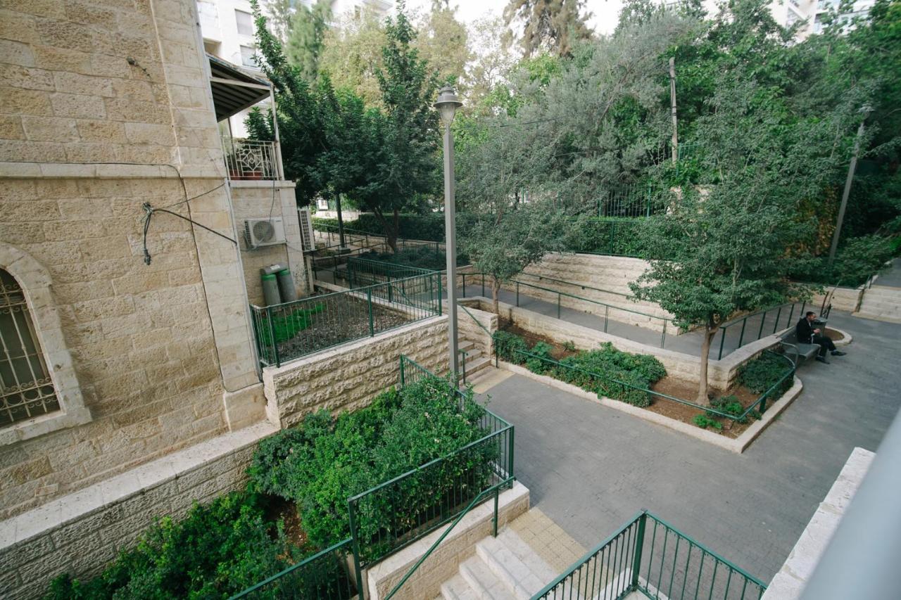 Harav Kuk Modern Apartment By Nimizz Jerusalem Exterior photo