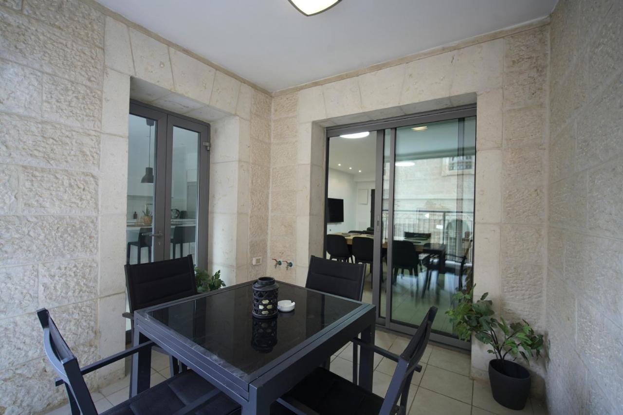Harav Kuk Modern Apartment By Nimizz Jerusalem Exterior photo